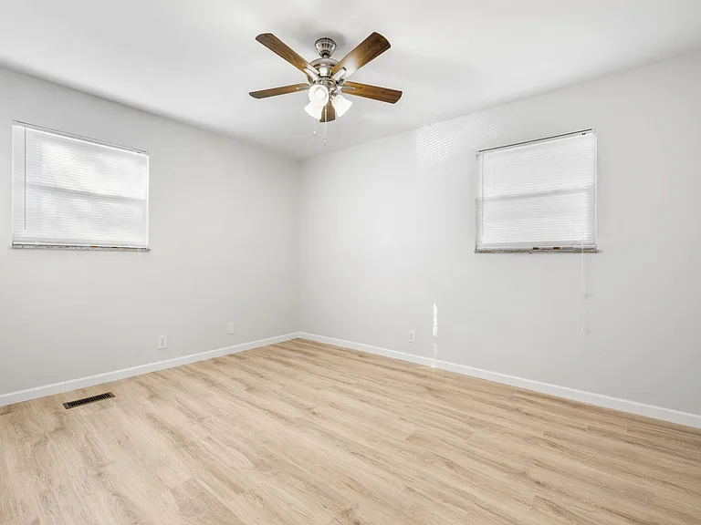 1025 Roswell Rd — Photo 15
