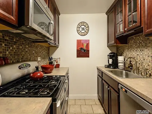 Sold by Daniel Gale Sotheby's International Realty | media 7