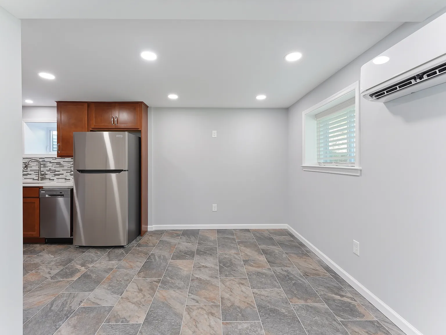 2 bed, 650 sqft, $1,795 — Photo 3
