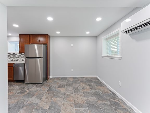 3rd image of 425 E Maple St #2