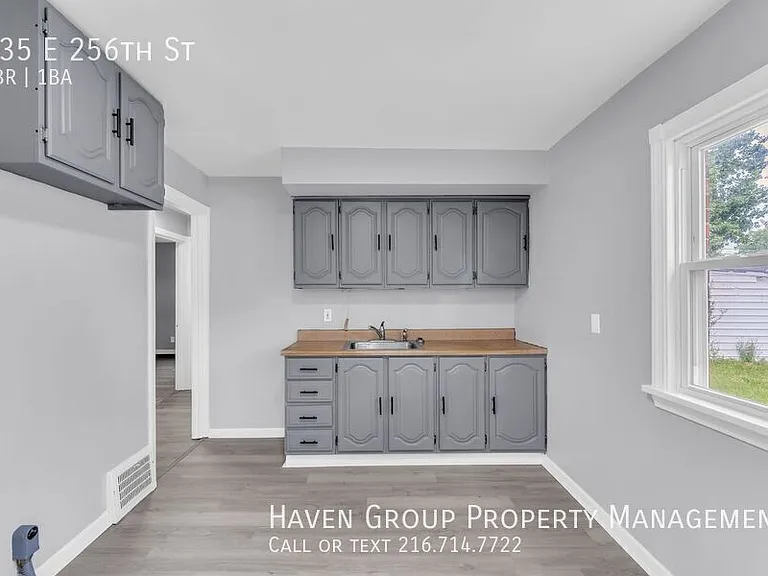 735 E 256th St — Photo 12