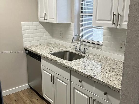 5th image of 114 Mendoza Ave #24
