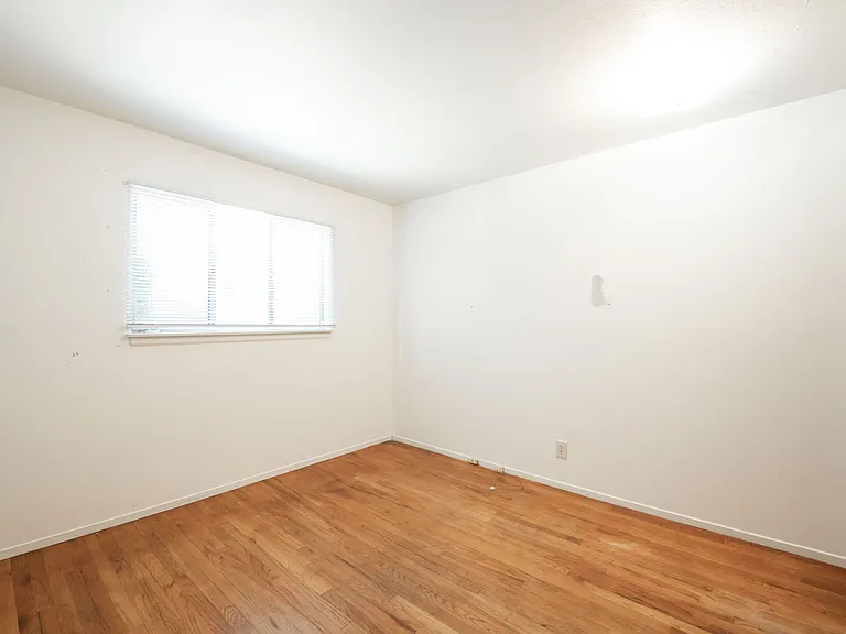 2526 E Hampton Way — Photo 8
