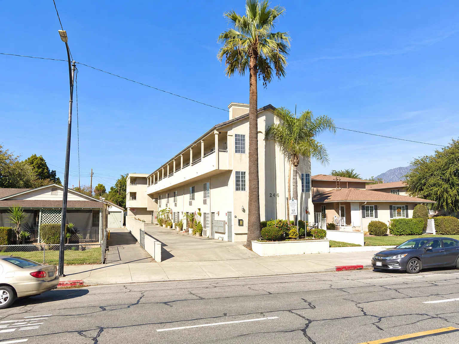 249 W Alameda Ave Burbank — Photo 2