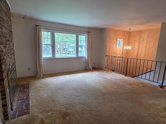 4th image of 45822 Filmore Dr