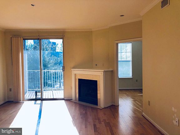 3rd image of 1645 International Dr Unit 215