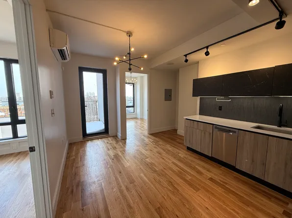 118 Erasmus Street image 1 of 9