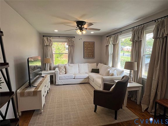 2nd image of 302 Hummingbird Rd