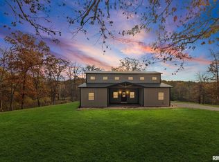 7984 Wilson Rd, Kinmundy, IL 62854