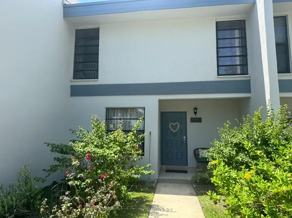 9210 NW 14th St, Pembroke Pines, FL 33024