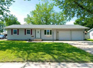 506 9th St, Camanche, IA 52730