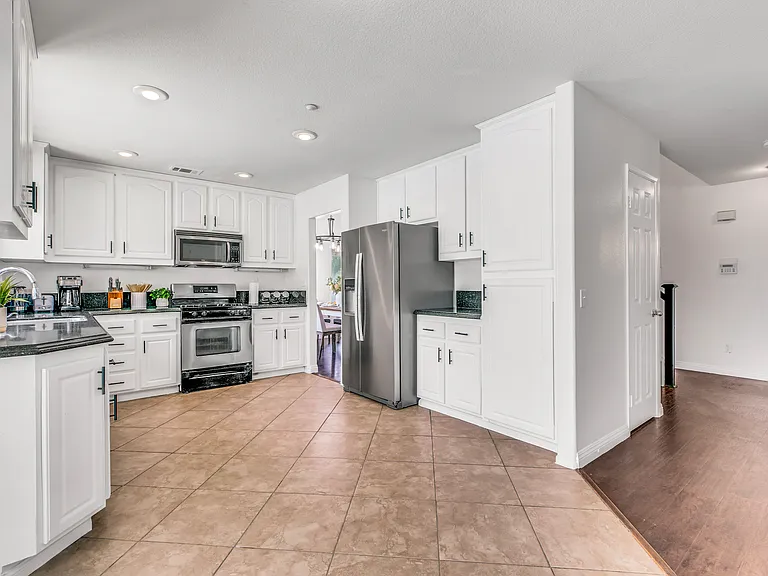 7642 Northrop Dr — Photo 36