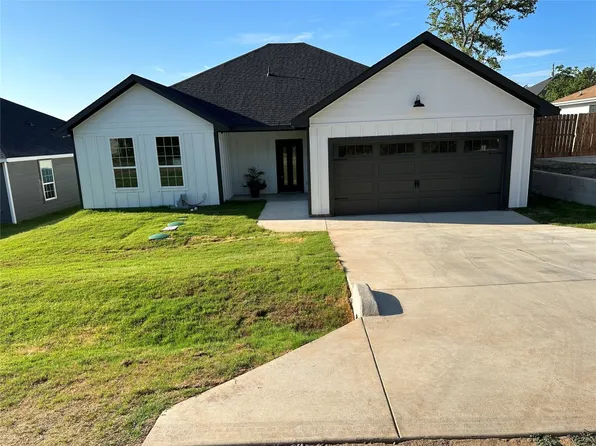 2217 Navasota St, Granbury, TX 76048