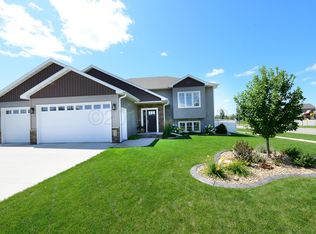 5510 Elm Twig Dr, Grand Forks, ND 58201