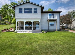 5282 Pointview Ct NE, Lowell, MI 49331