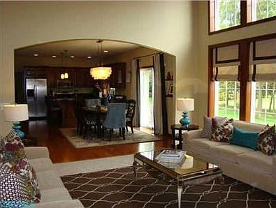 3rd image of 71 Woodlake Trl