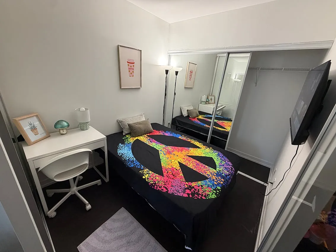 Deluxe Room without Window - Wood St & Church St — Photo 1