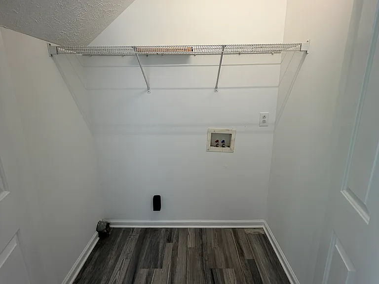 1217 Eastwoods Dr — Photo 9