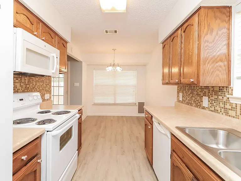 6001 Old Mill Ct — Photo 29