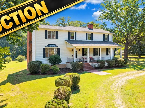 1426 Redfields Rd, Appomattox, VA 24522