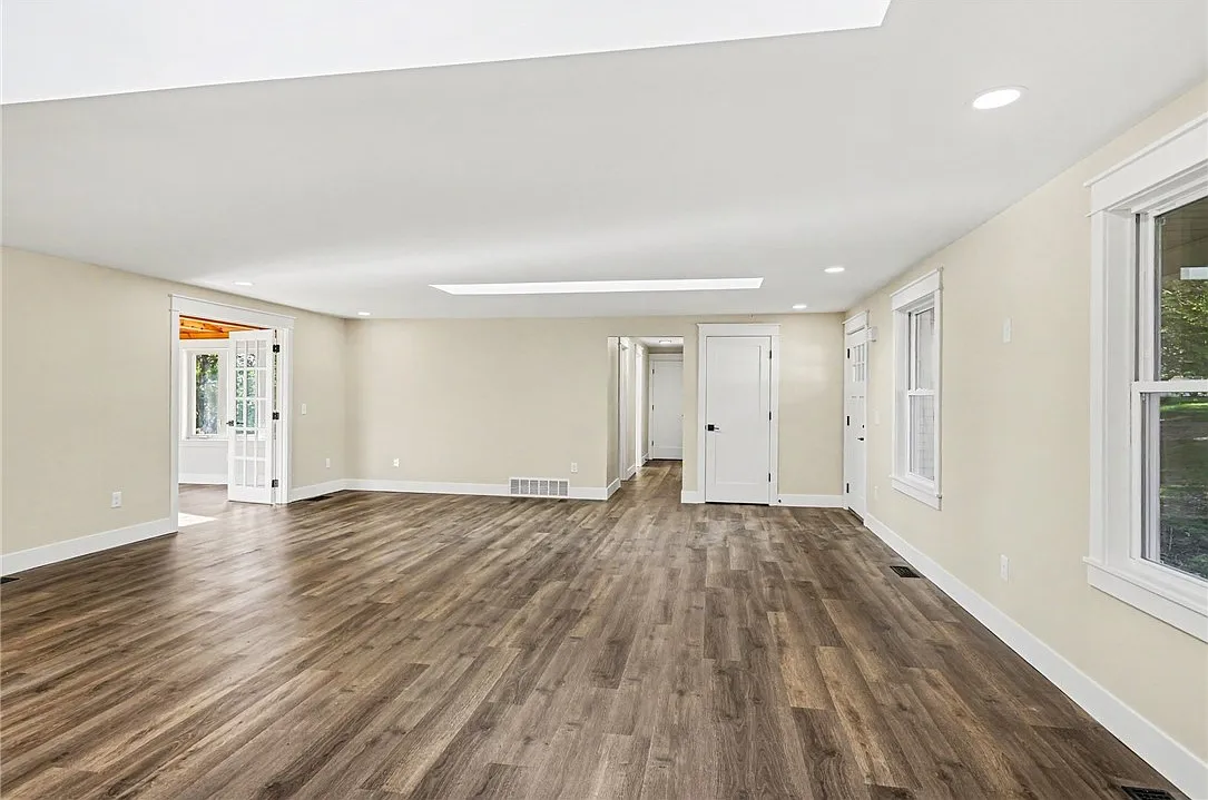 3 bed, 2.5 bath, 1512 sqft, $4,975 — Photo 4