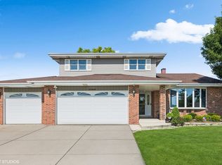 17040 Prestwick Dr, Tinley Park, IL 60477