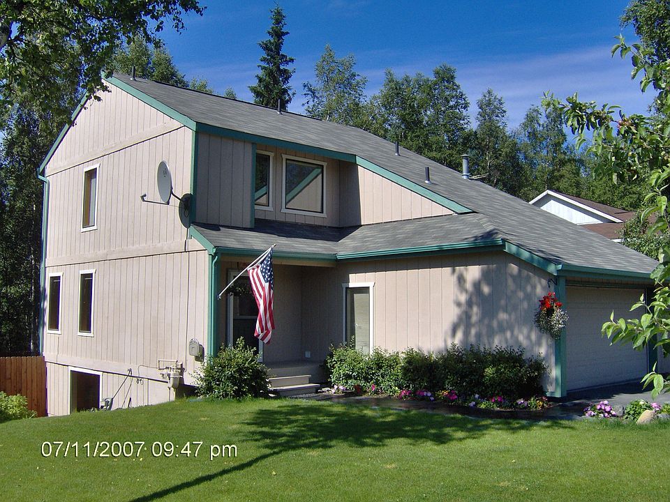 Appealing Eagle River Bluff Home
