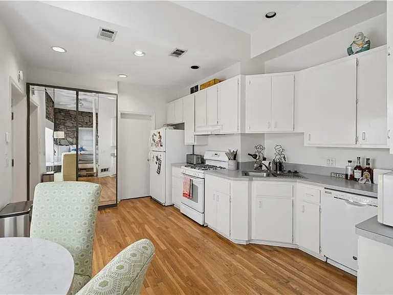 11 Polo Dr NE — Photo 4