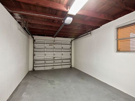 5th image of 519 W Campus Cir