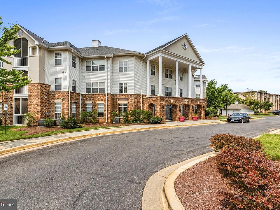 1st image of 6640 Lake Park Dr #3B