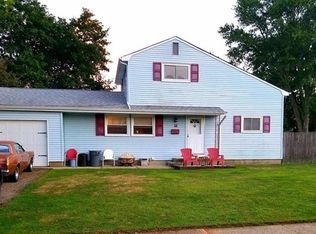 11 Schaeffer Ln, Freehold, NJ 07728