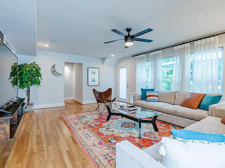 Monroe Dr NE — Photo 17