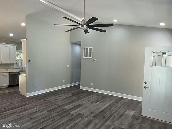5th image of 63 Elm Dr
