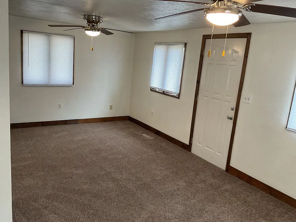 2 bed, 720 sqft, $900 — Photo 3