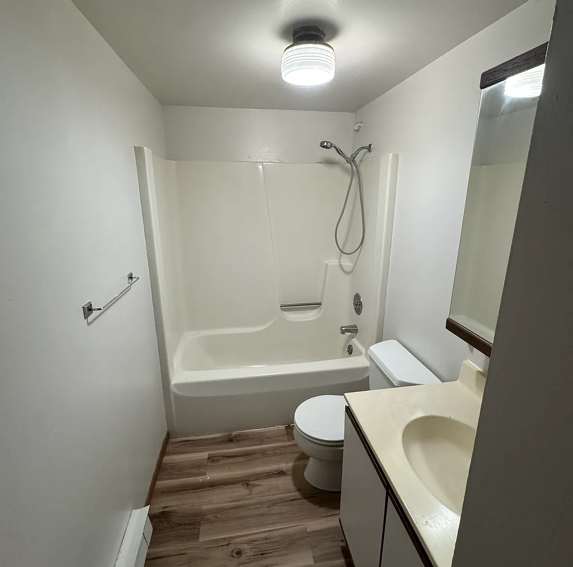 1 bed, 1.0 bath, 850 sqft, $1,045 — Photo 2