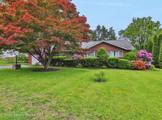 12 Roming Ln, Saugerties, NY 12477