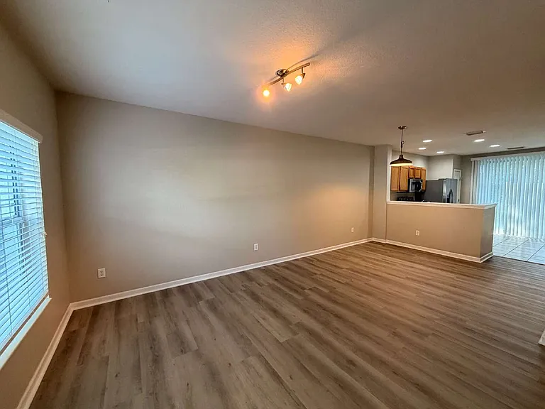 4430 SW 49th Ave — Photo 5
