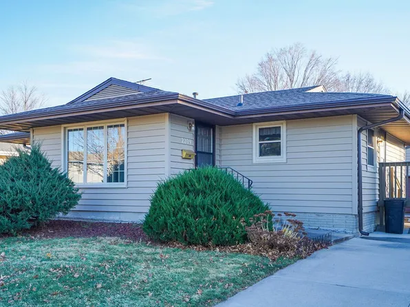 2209 N 5th Ave E, Newton, IA 50208