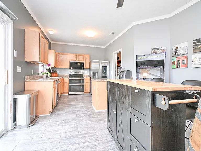 5469 Fairford Ct — Photo 9