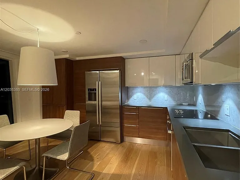 601 NE 27th St #201 — Photo 9