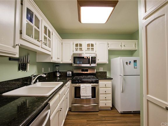 5th image of 27067 Crossglade Ave Unit 4