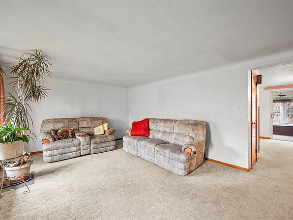 4th image of 720 Arlington Ave