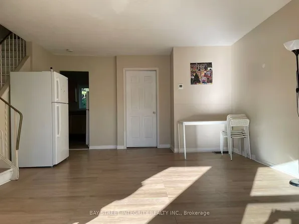 228 Westcourt Pl, Waterloo, ON N2L 2R7