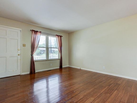 3rd image of 1024 Ruskin Dr
