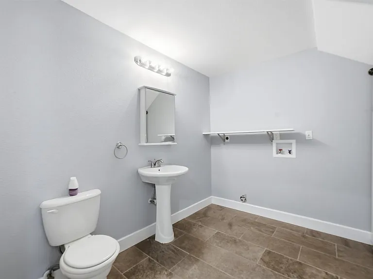 15621 Northland Dr — Photo 8