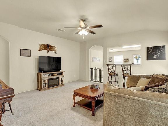 3rd image of 1568 Gateshead Dr