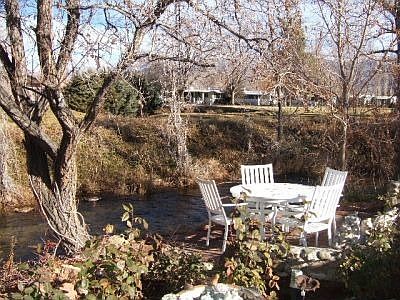 Creeksdie patio