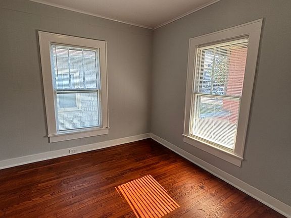 4th image of 2529 E 5th Ave