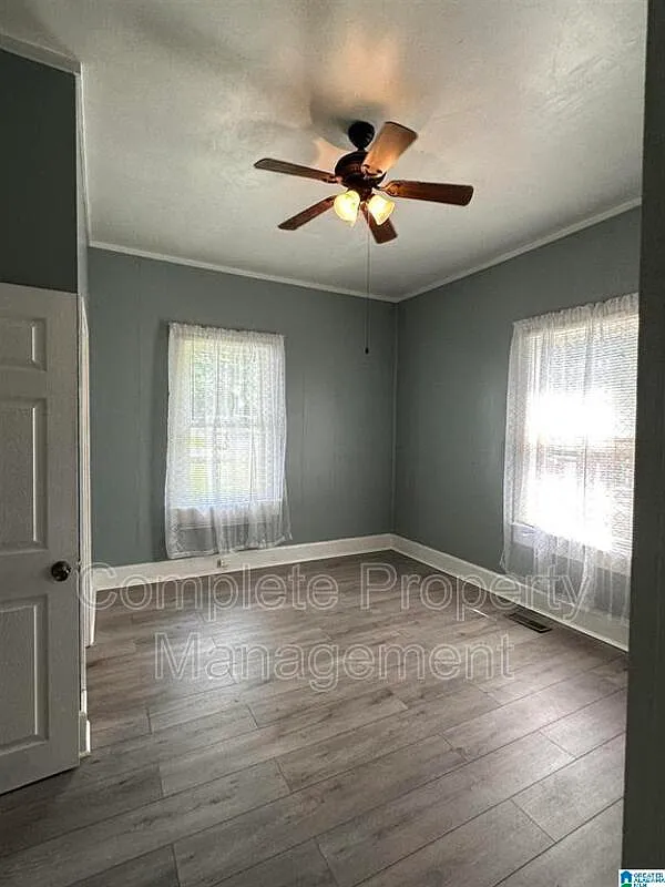 3 bed, 1.5 bath, 1308 sqft, $1,300 — Photo 3