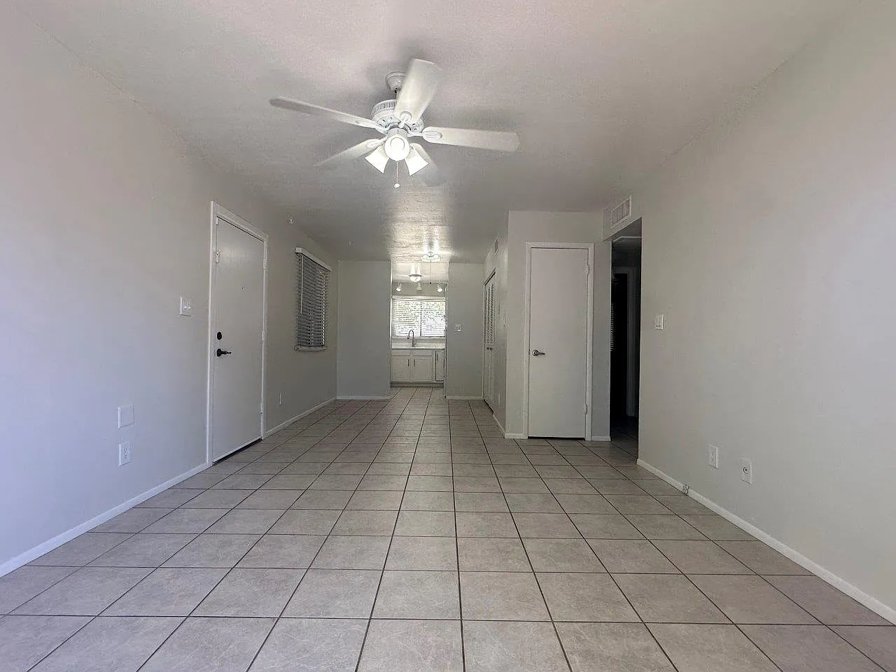 2 bed, 792 sqft, $1,595 — Photo 2